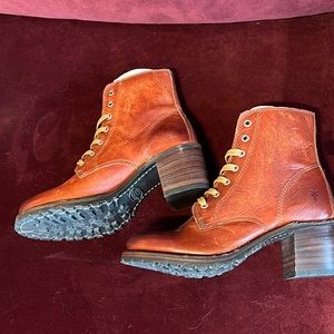 FRYE Sabrina lace up women’s size 6